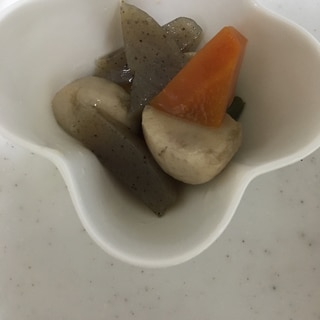 冷凍の里芋とこんにゃくと人参の煮物(^^)
